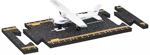 Hot Wings Planes Cessna 172 with Connectible Runway