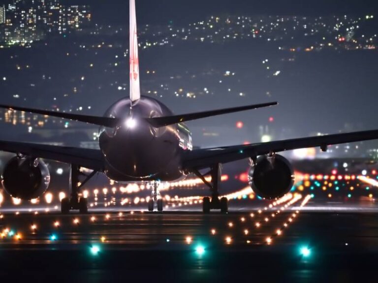 Airplane lights and their meaning
