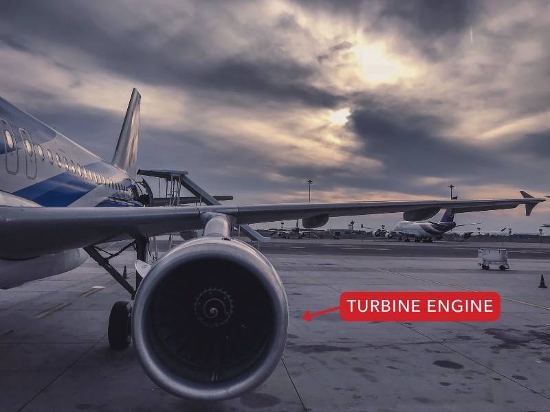 Airplane turbine engine