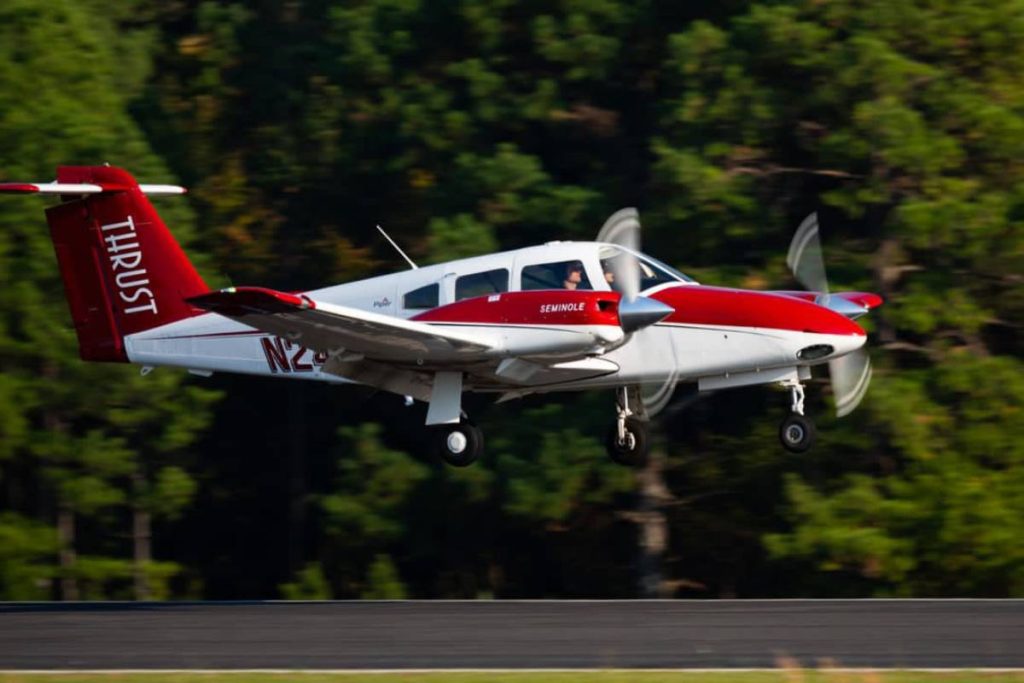 twin engine airplane